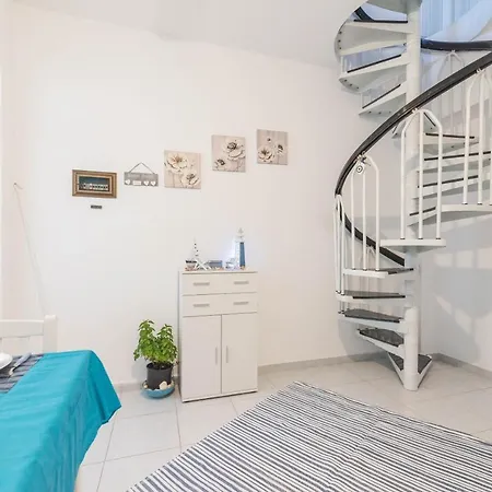 Jaana & Akis 1&2, Appartement