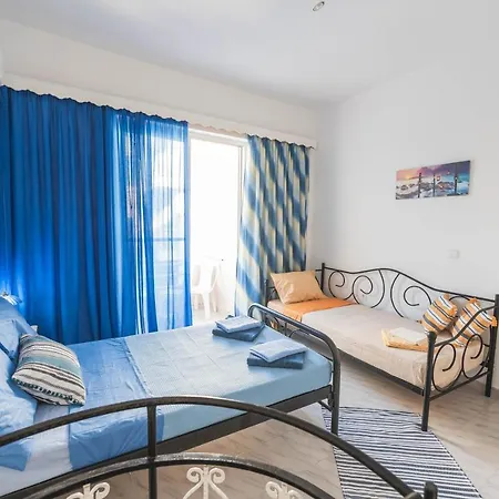 Jaana & Akis 1&2, Apartment Charaki